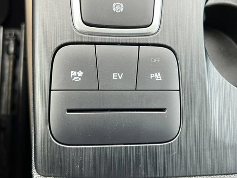 Certified 2022 Ford Escape Titanium FWD image 34