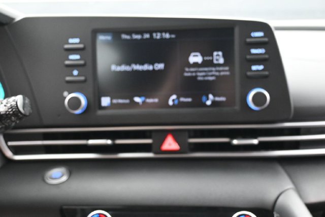 Used 2026 Hyundai Elantra Hybrid FWD image 23