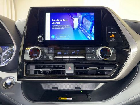 Certified 2023 Toyota Highlander XLE image 29