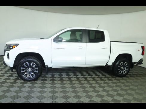 Used 2023 Chevrolet Colorado LT w/ LT Convenience Package III AWD/4WD image 17