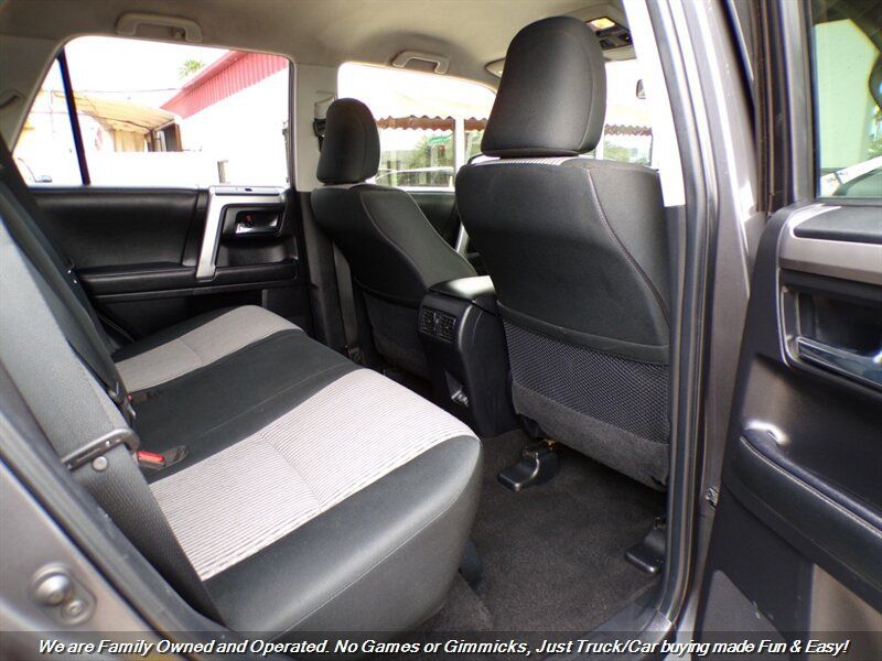 Used 2020 Toyota 4Runner SR5 AWD/4WD image 24