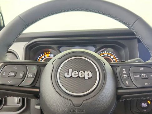 Used 2025 Jeep Wrangler Sport AWD/4WD image 26
