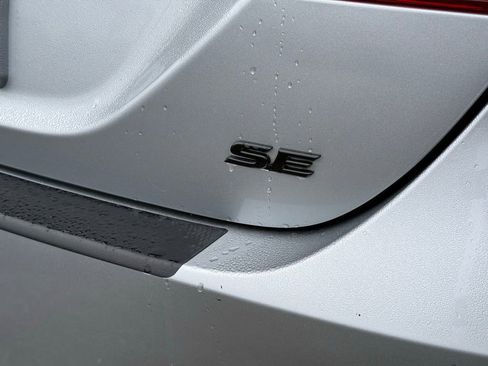 Used 2019 Toyota Camry SE image 8