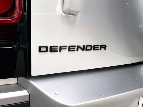 Used 2024 Land Rover Defender 110 S image 10