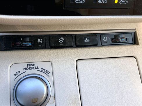 Used 2013 Lexus ES 350 w/ Luxury Pkg image 34