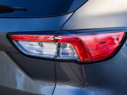 Used 2022 Ford Escape SE w/ Cold Weather Package image 6