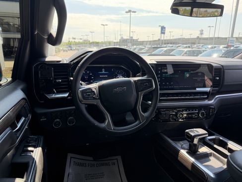 Used 2023 Chevrolet Silverado 1500 LT Trail Boss w/ Convenience Package II image 30