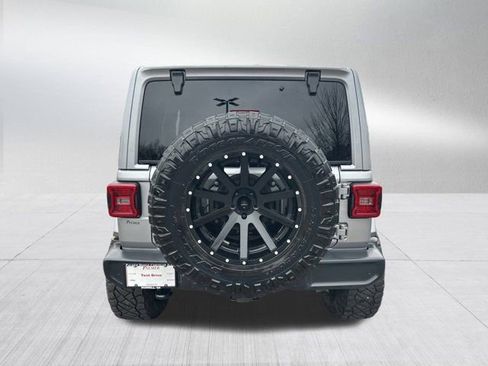 Used 2018 Jeep Wrangler Unlimited Sahara image 7