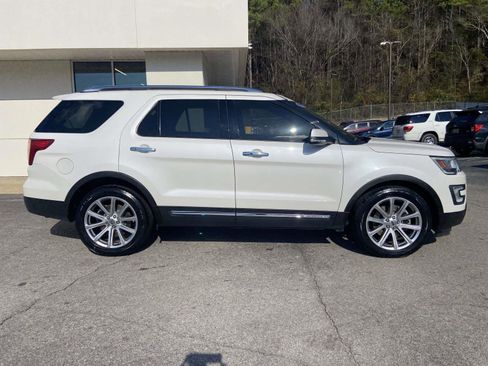 Used 2017 Ford Explorer Limited image 2