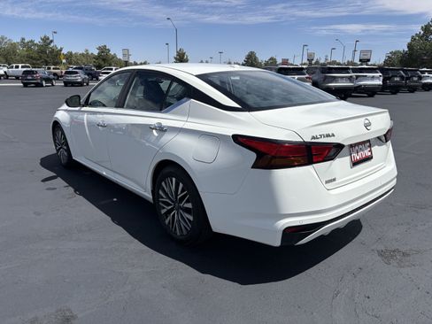 Used 2025 Nissan Altima 2.5 SV FWD image 5