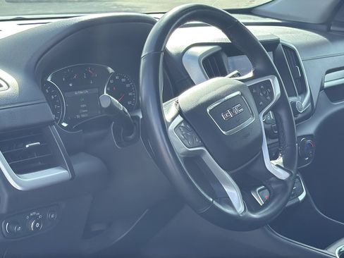 Used 2024 GMC Terrain SLT image 10