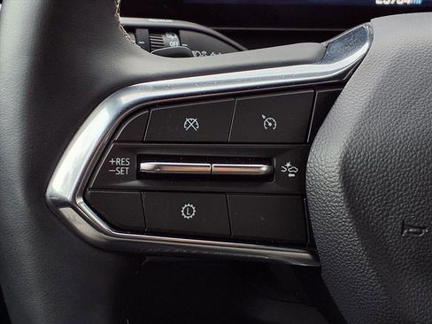 Used 2025 Chevrolet Traverse LT image 16