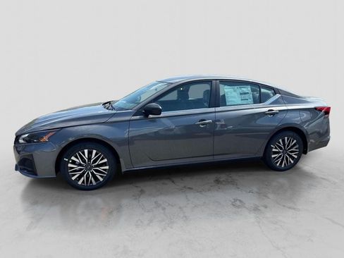 New 2026 Nissan Altima 2.5 SV FWD image 2