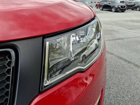 Used 2019 Jeep Compass Latitude image 10