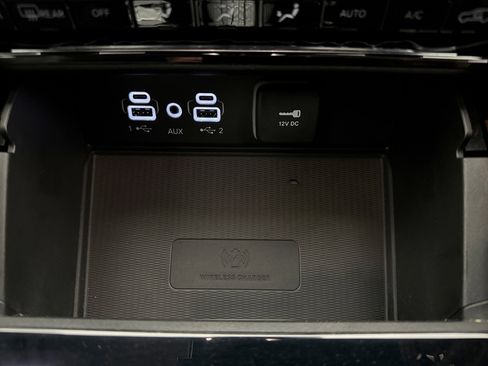 Used 2023 Jeep Grand Cherokee L Limited w/ Luxury Tech Group II image 16