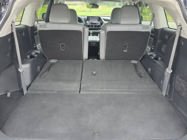 Used 2021 Toyota Highlander XLE FWD image 14