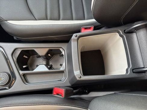 New 2025 Volkswagen Taos SEL image 28