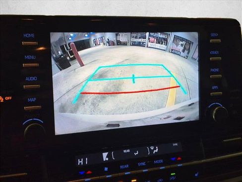 Used 2021 Toyota Sienna XLE w/ XLE Plus Package FWD image 18