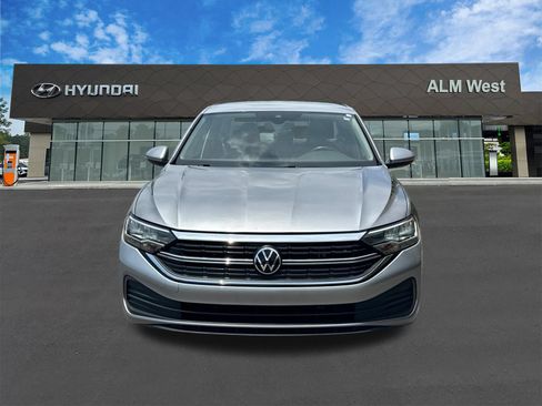 Used 2024 Volkswagen Jetta SE FWD image 2