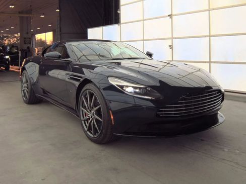 Used 2017 Aston Martin DB11 V12 image 12