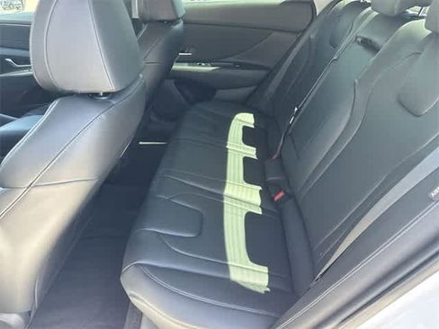 Used 2025 Hyundai Elantra Limited image 21