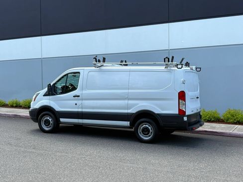Used 2016 Ford Transit 250 130 Low Roof RWD image 3