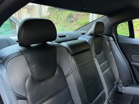 Used 2020 Volvo S60 T5 R-Design image 31