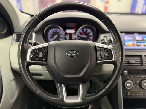 Used 2016 Land Rover Discovery Sport SE image 17