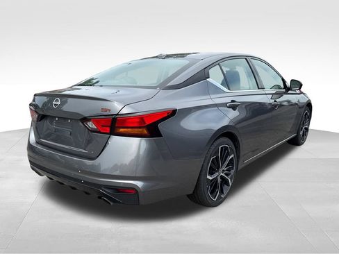 Used 2024 Nissan Altima 2.5 SR FWD image 2