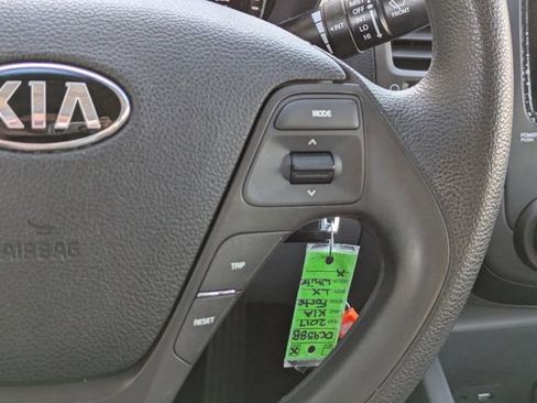 Used 2017 Kia Forte LX image 22