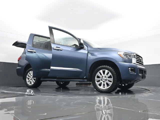 Used 2018 Toyota Sequoia Platinum AWD/4WD image 39