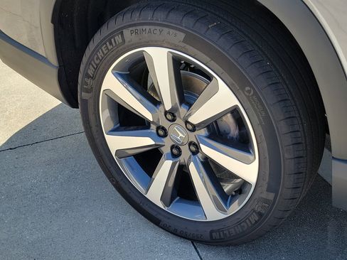 Certified 2025 Honda Pilot Touring image 9