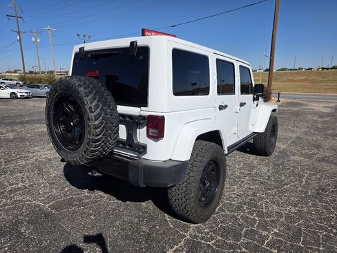 Used 2015 Jeep Wrangler Unlimited Sahara image 7