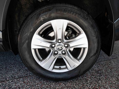 Used 2024 Toyota RAV4 XLE w/ Convenience Package FWD image 30
