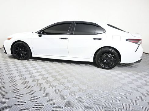 Used 2022 Toyota Camry XSE FWD image 3