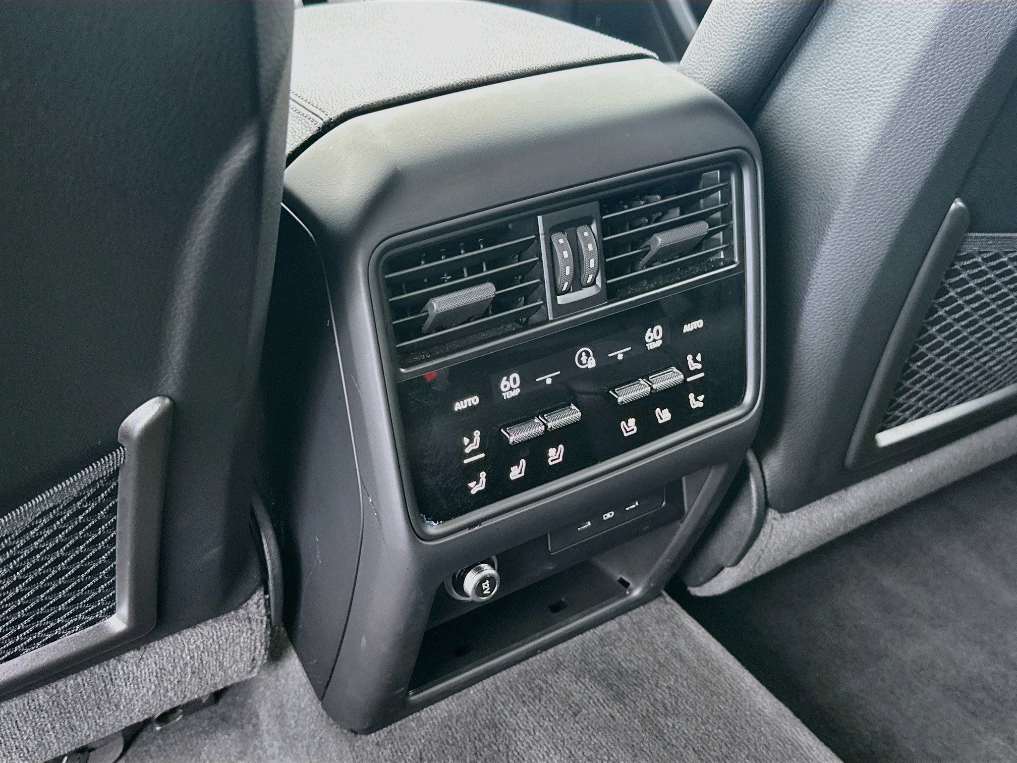 Used 2025 Porsche Cayenne AWD/4WD image 25