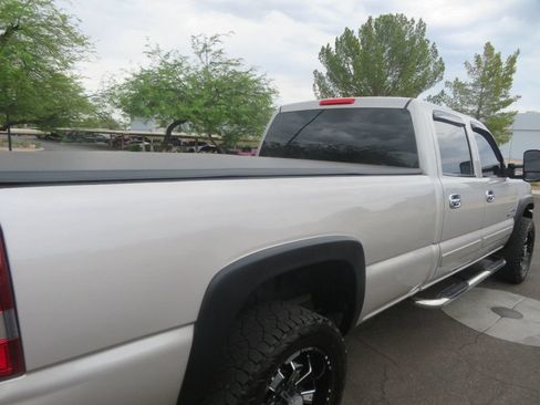 Used 2006 Chevrolet Silverado 2500 W/T w/ Heavy-Duty Power Package RWD image 10