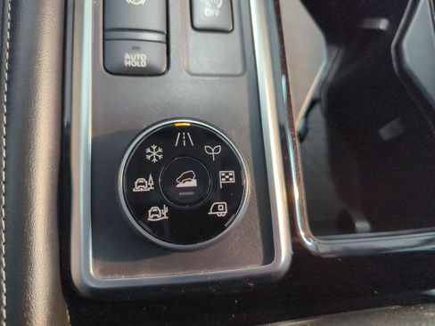Used 2023 Nissan Pathfinder SL AWD/4WD image 21
