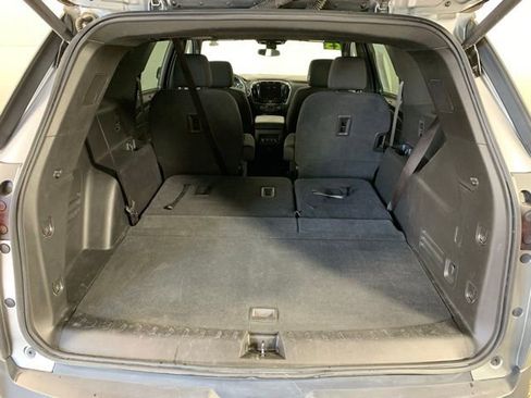 Used 2023 Chevrolet Traverse LT w/ LPO, Floor Liner Package AWD/4WD image 28