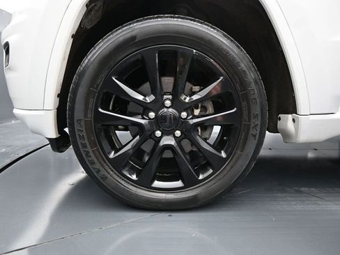 Used 2018 Jeep Grand Cherokee Altitude AWD/4WD image 28