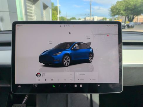 Used 2022 Tesla Model Y Long Range AWD/4WD image 16