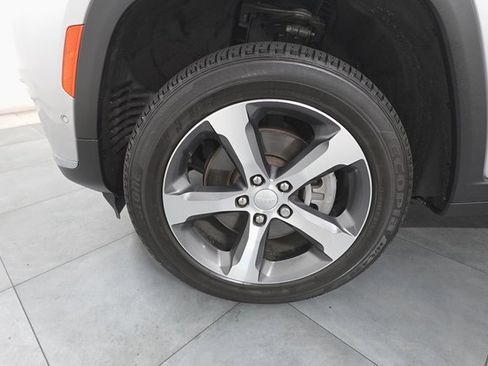 Used 2023 Jeep Grand Cherokee L Limited w/ Luxury Tech Group II image 28