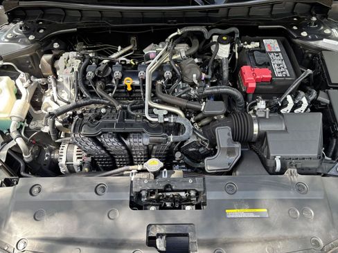 Used 2025 Nissan Altima 2.5 SV FWD image 42