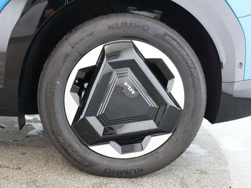 Used 2024 Kia EV9 Land image 9