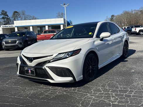 Used 2022 Toyota Camry XSE image 4