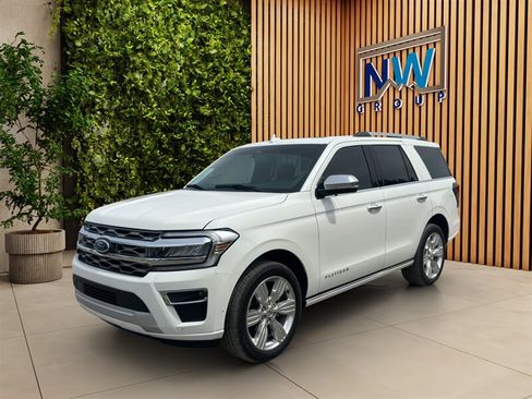 Used 2024 Ford Expedition Platinum AWD/4WD image 3