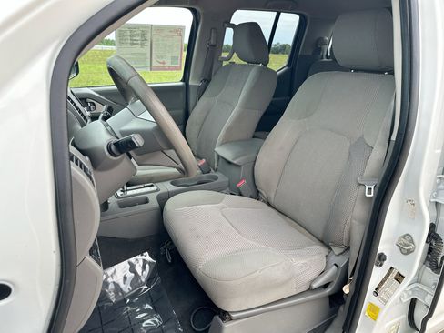 Used 2019 Nissan Frontier SV RWD image 11