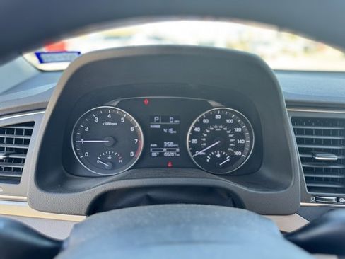 Used 2017 Hyundai Elantra SE image 6