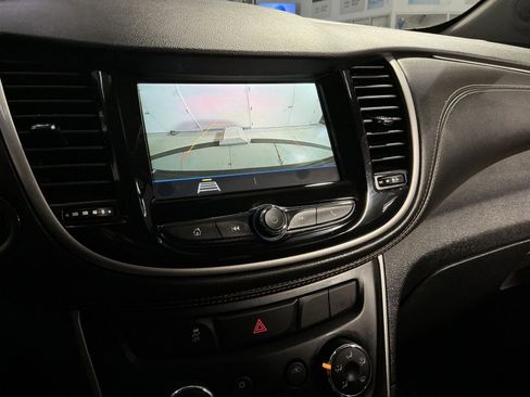Used 2019 Chevrolet Trax LT w/ LT Convenience Package image 27