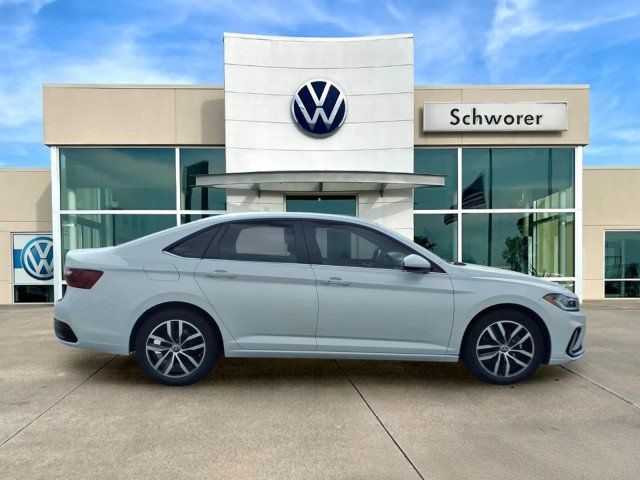 Certified 2025 Volkswagen Jetta SE w/ Sunroof Package FWD image 5